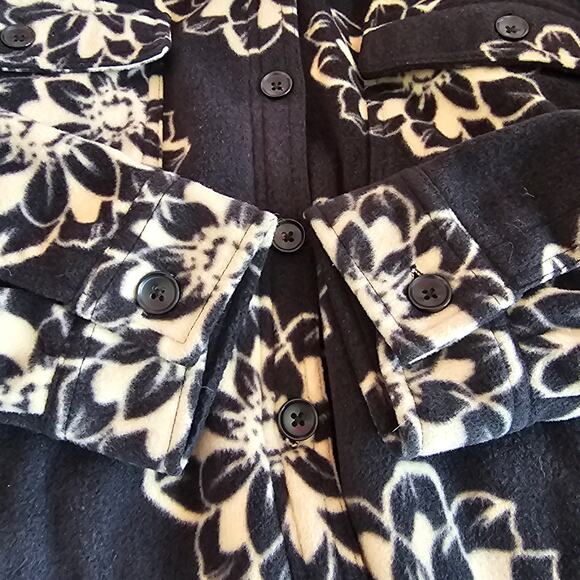 O’Neill Women’s Small Cropped Floral Fleece Jacket Black Beige Button Up Shacket - Picture 6 of 8